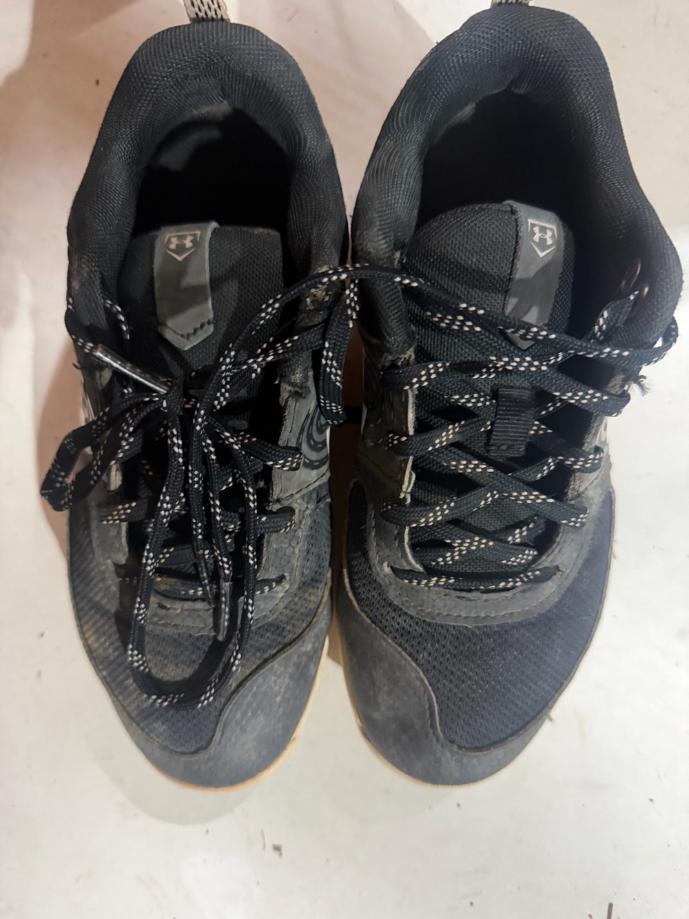 Boys under Armour baseball cleats size 2.5